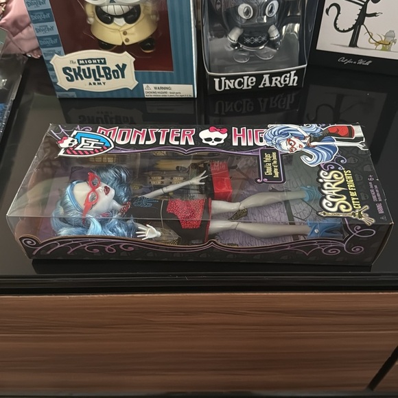 BNIB Monster High Ghoulia Yelps Scaris City of Frights 2012 NRFB - Picture 5 of 6